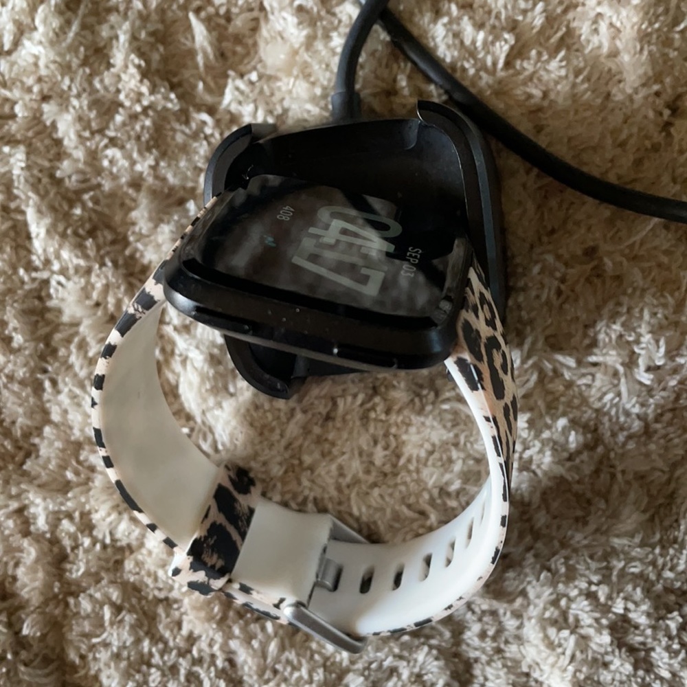 Fitbit Versa - image 3